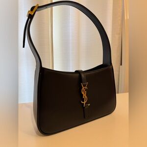 YSL LE 5 À 7 IN SMOOTH LEATHER